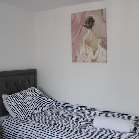Exquisite And Modern 2 Bed Maisonette Harmondsworth Exteriör bild