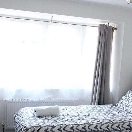 Exquisite And Modern 2 Bed Maisonette Harmondsworth Exteriör bild