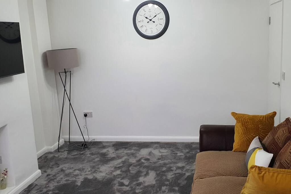 Exquisite And Modern 2 Bed Maisonette Harmondsworth Exteriör bild