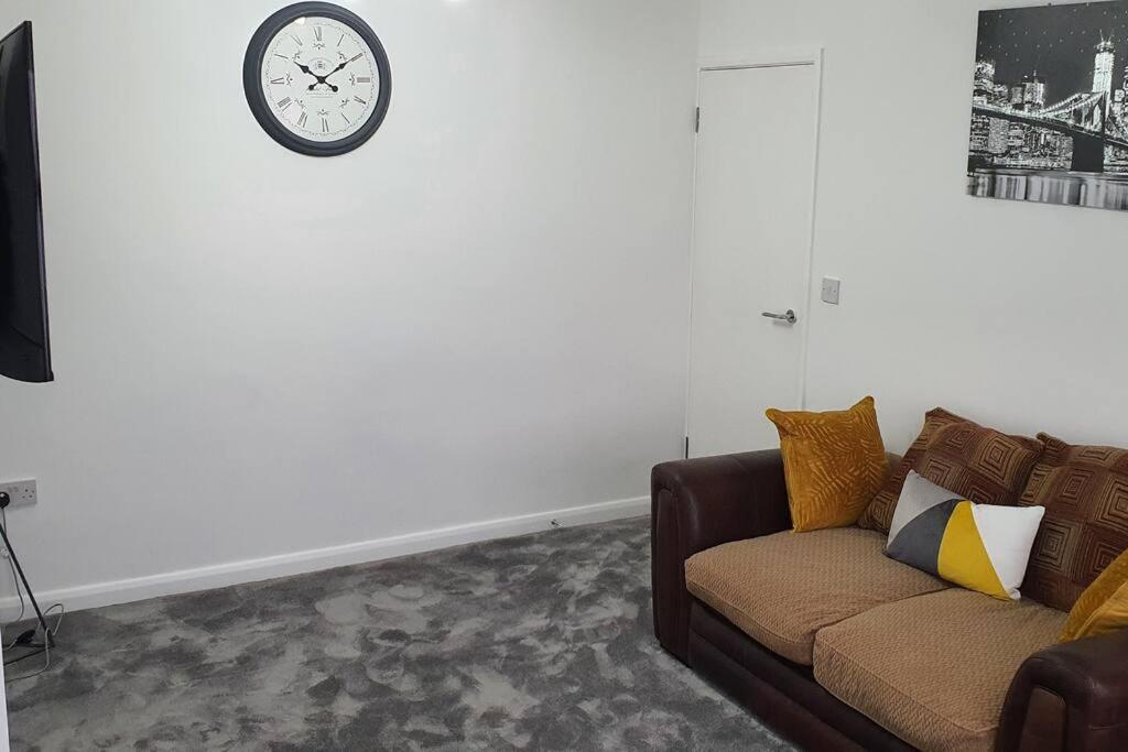 Exquisite And Modern 2 Bed Maisonette Harmondsworth Exteriör bild