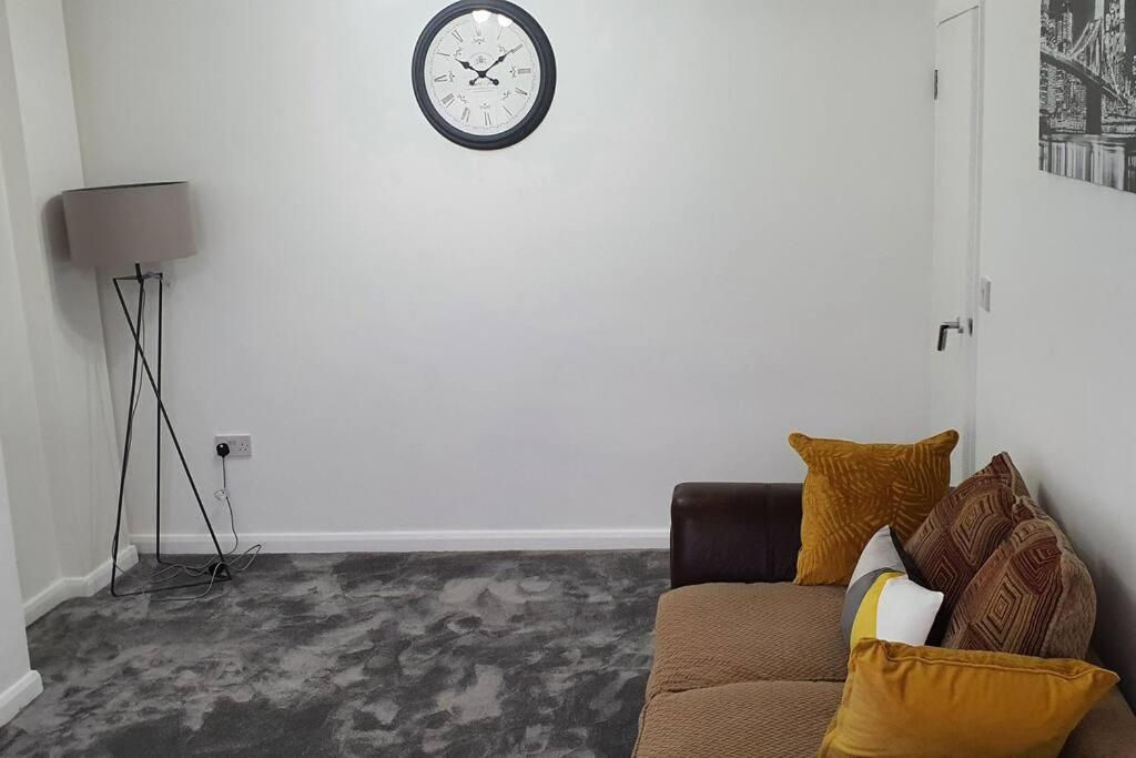 Exquisite And Modern 2 Bed Maisonette Harmondsworth Exteriör bild